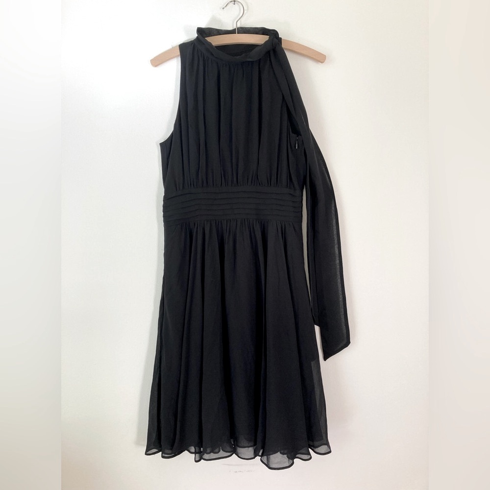Banana Republic black silk flouncy sleeveless LBD with side neck tie size 6